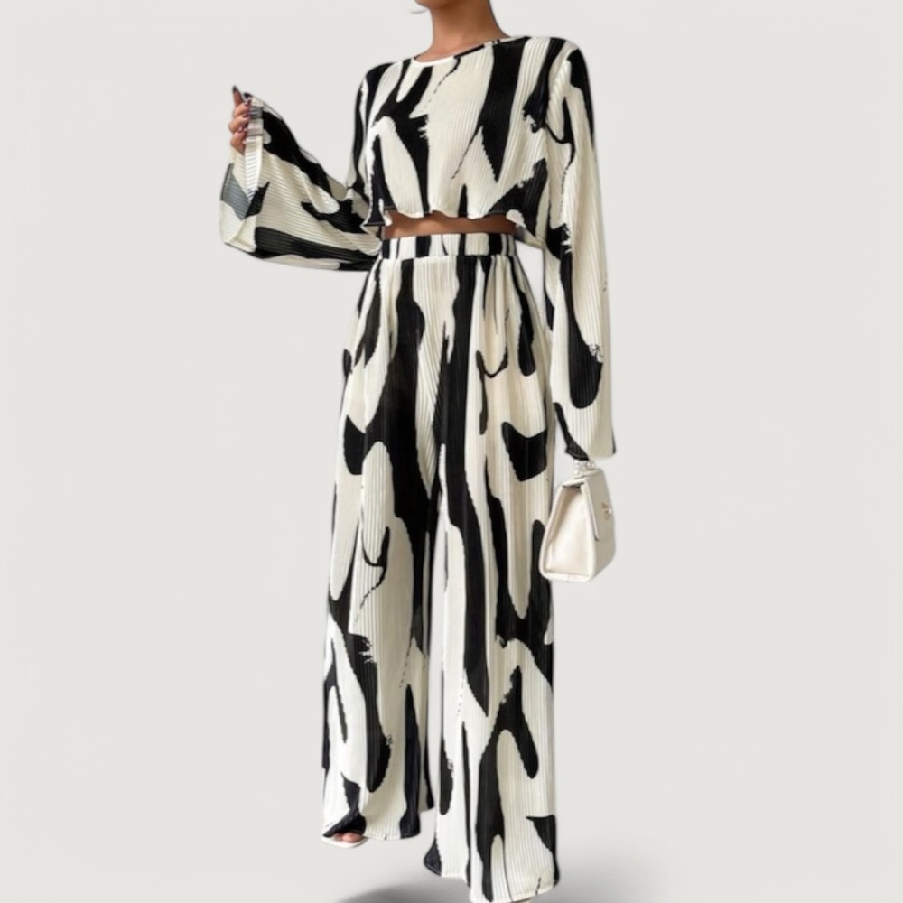 Black and White Women's Two Piece- (S) NWOT - Picture 4 of 5